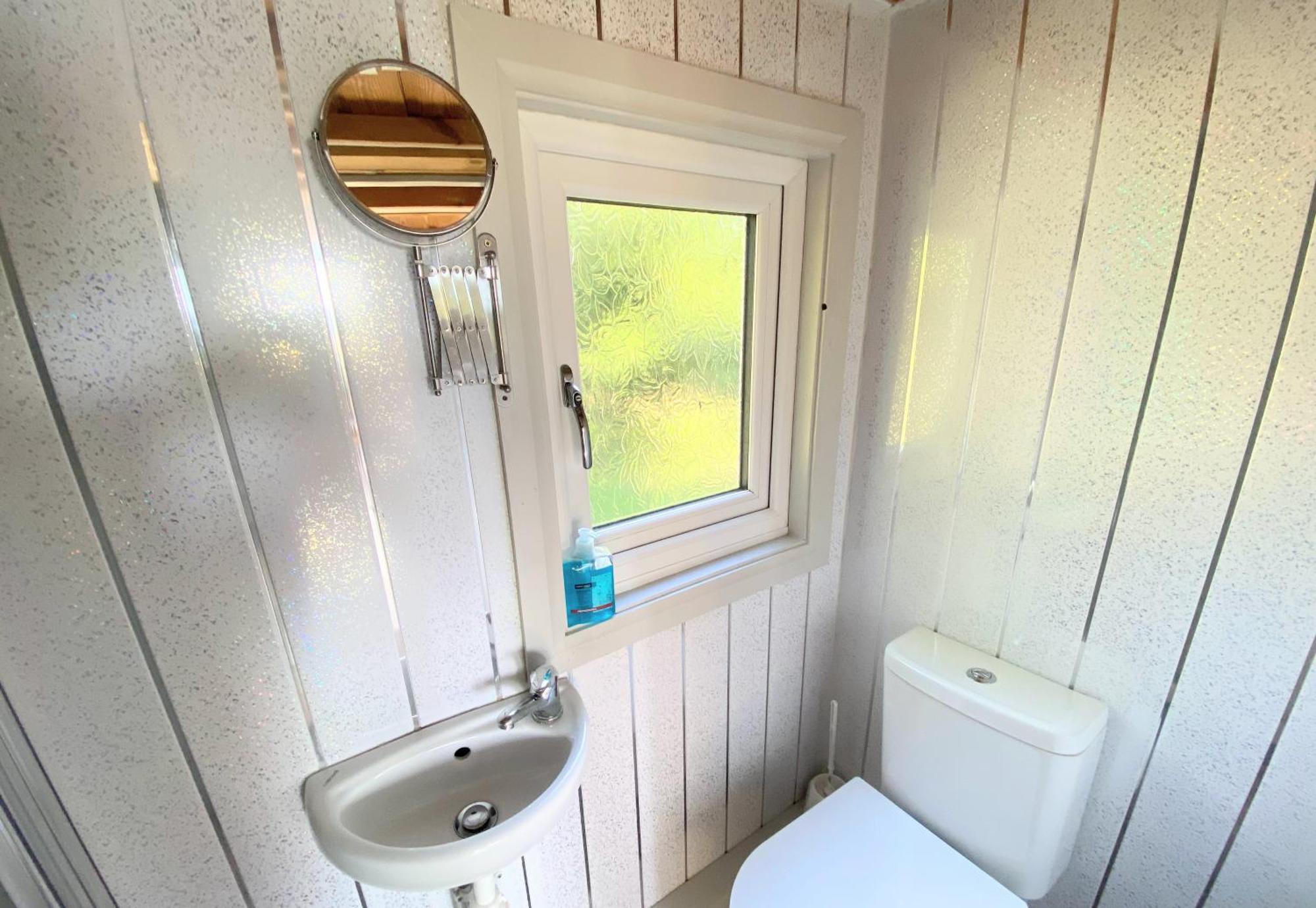 Villa Blair Tiny House With Private Hot Tub - Fife - Loch Leven - Lomond Hills à Dunfermline Extérieur photo